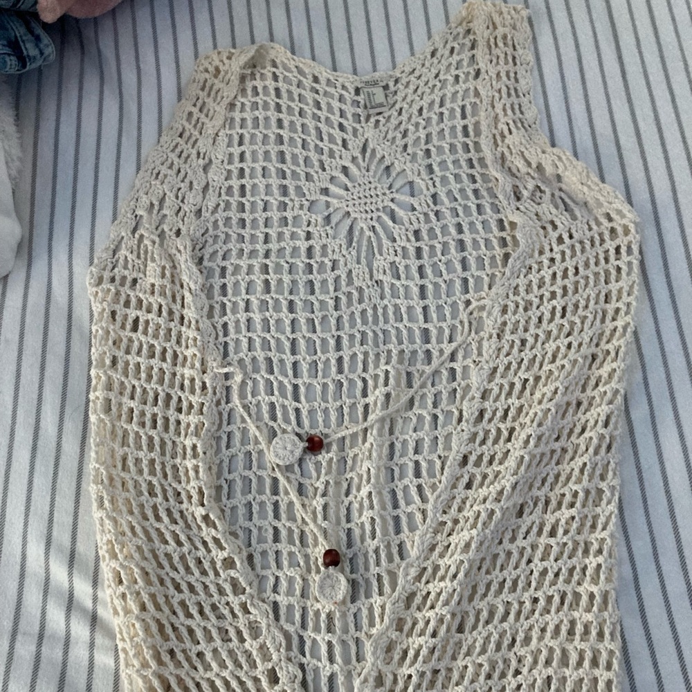 White Crochet Sweater. Size Small Forever 21
